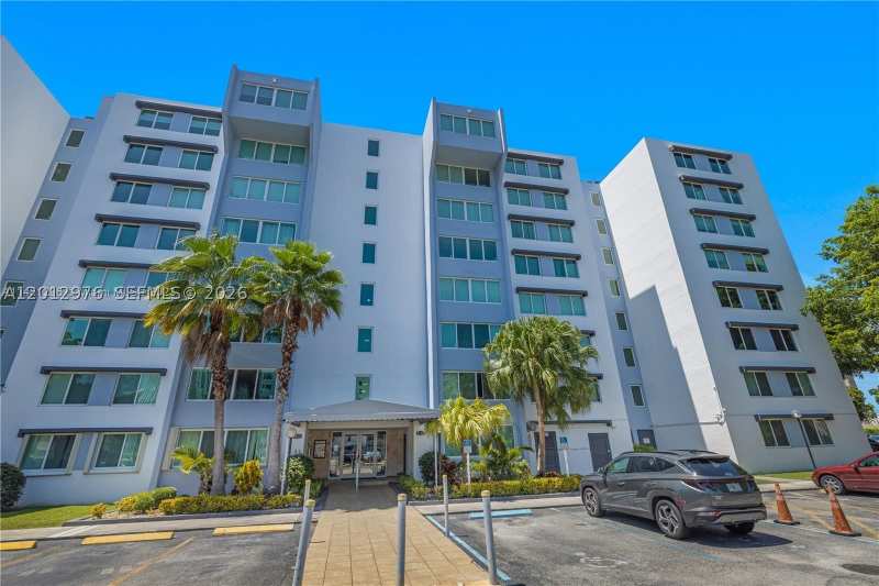 3 bedroom Condominium at 9125 SW 77th Ave 802, Summit Tower I Of Dadelan, Miami — photo 1