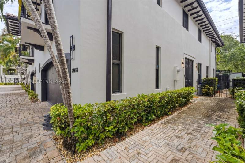 3 bedroom Townhouse at 3036 Mcdonald Street, Grove Enclave Condo, Miami — photo 5