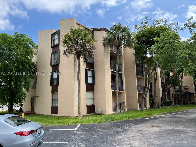 1 bedroom Condominium at 14415 N Kendall Dr 102G, Promenade At Kendale Lakes, Miami — photo 2