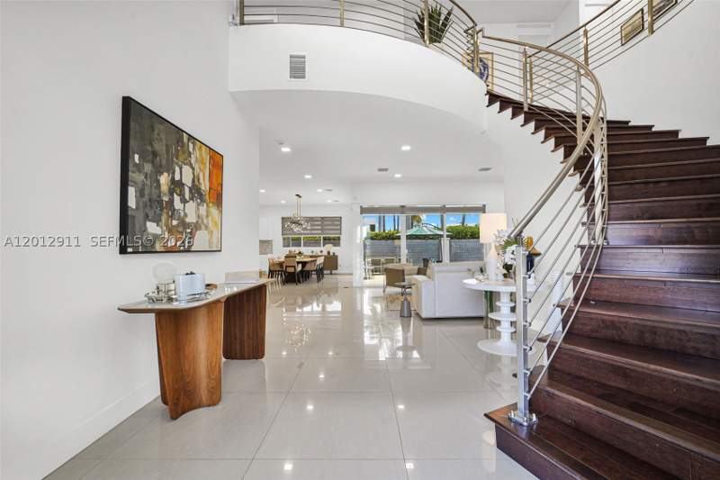 6 bedroom SingleFamilyResidence at 7509 NW 99th Ave, Doral Commons Residential, Doral — photo 3