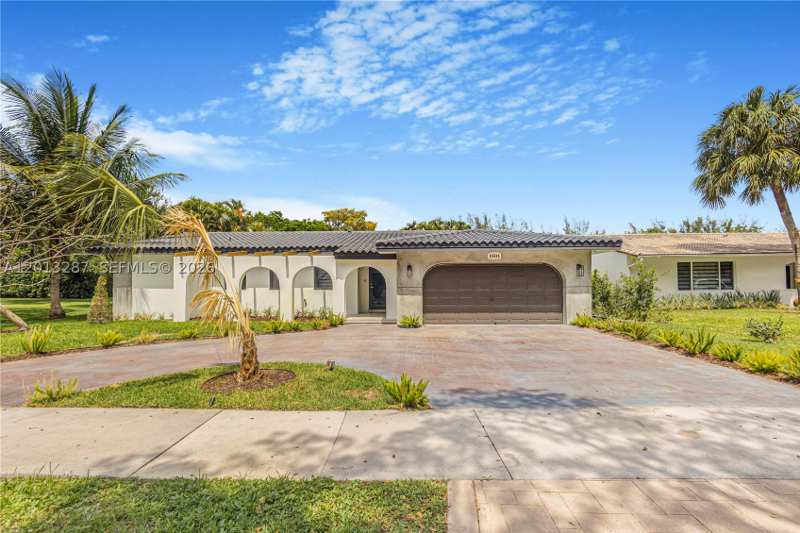 4 bedroom SingleFamilyResidence at 15331 Turnbull Dr, Miami Lakes Eagle Nest SE, Miami Lakes — photo 1