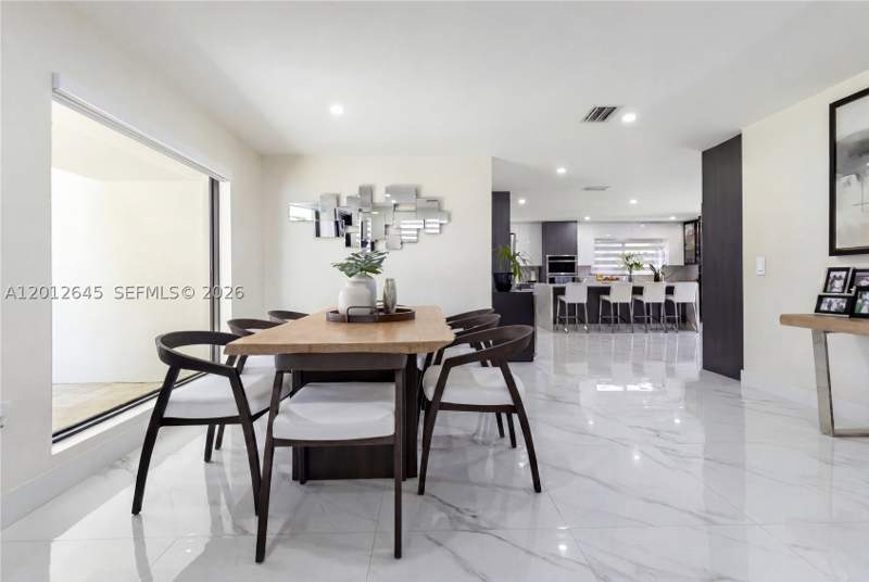 4 bedroom SingleFamilyResidence at 1549 Zuleta Ave, Coral Gables Riv Sec 6, Coral Gables — photo 4