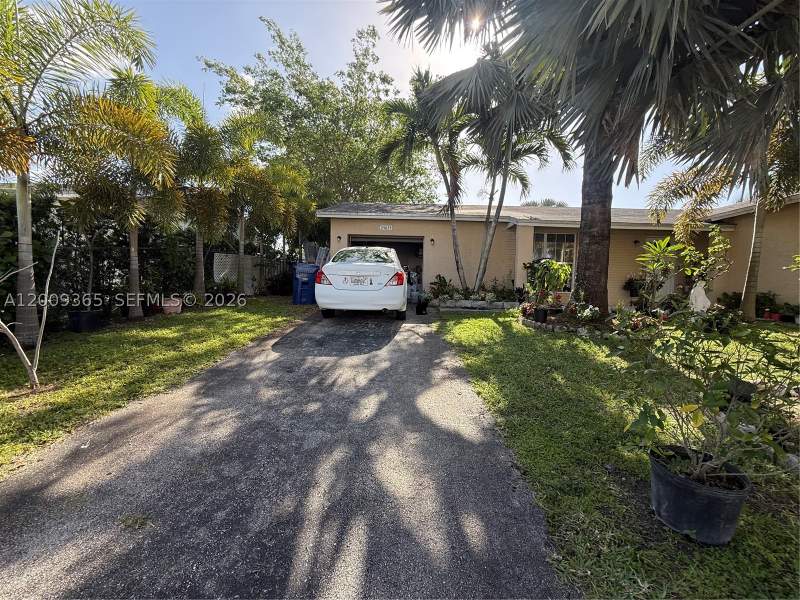 4 bedroom SingleFamilyResidence at 25835 SW 131st Ct, Meadow Wood Manor Sec 4, Homestead — photo 2