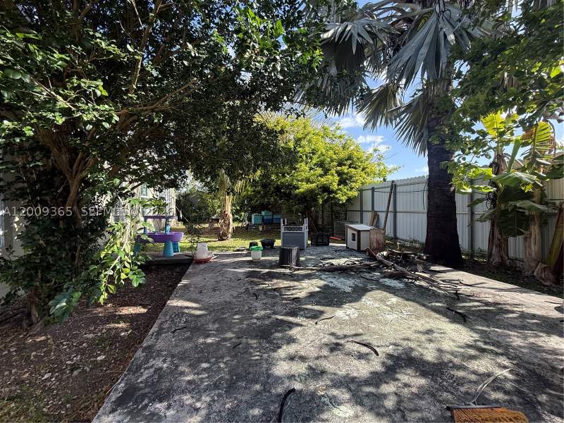 4 bedroom SingleFamilyResidence at 25835 SW 131st Ct, Meadow Wood Manor Sec 4, Homestead — photo 4