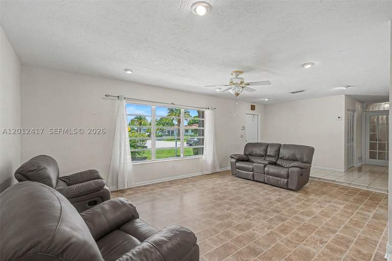 4 bedroom SingleFamilyResidence at 11380 SW 131st St, Pine Shore Sec 3, Miami — photo 4