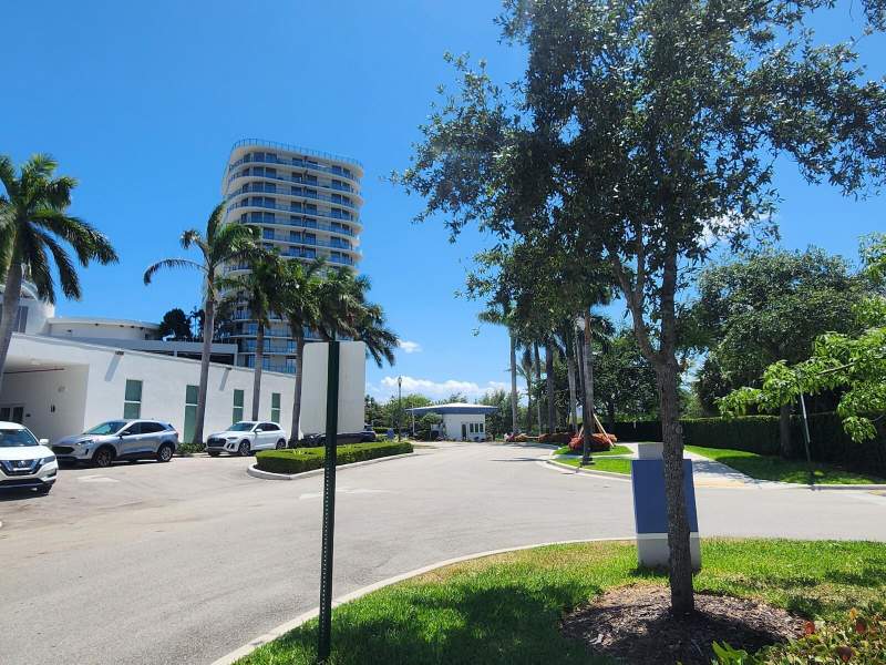 2 bedroom Condominium at 15051 Royal Oaks Lane 202, The Oaks I Condo, North Miami — photo 3