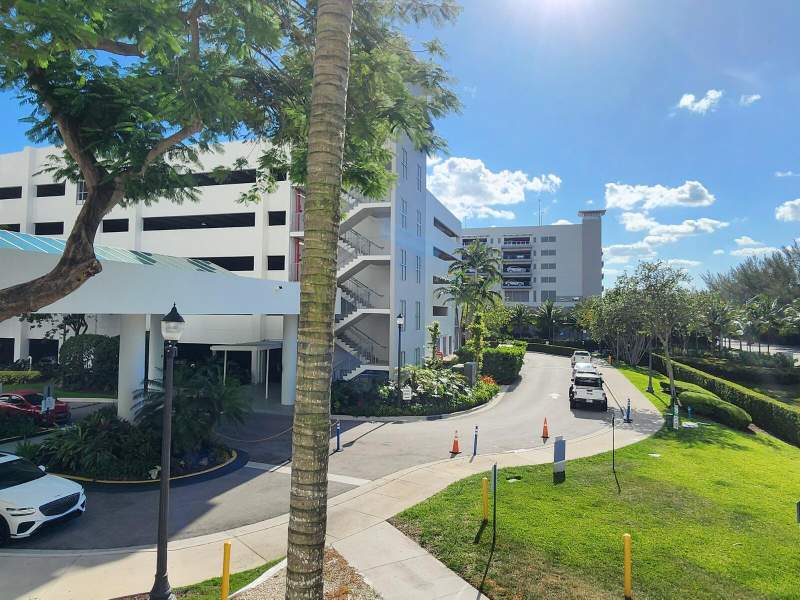 2 bedroom Condominium at 15051 Royal Oaks Lane 202, The Oaks I Condo, North Miami — photo 4