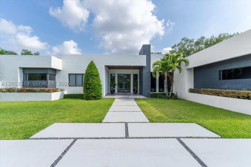 6 bedroom SingleFamilyResidence at 6785 SW 99th Ter, Jayco Sub, Pinecrest — photo 1