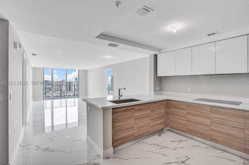 2 bedroom Condominium at 330 Sunny Isles Blvd 5-2205, Parque Towers Condo, Sunny Isles Beach — photo 1