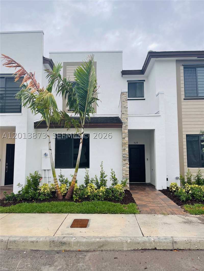 3 bedroom Condominium at 929 NE 211th St, Via Ventura Neighborhood, Miami — photo 1