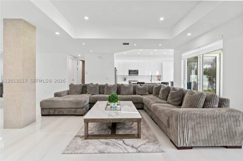 5 bedroom SingleFamilyResidence at 3188 NE 211th Ter, Aventura Lakes - Phase II, Aventura — photo 5
