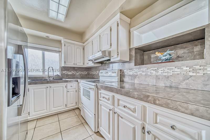 5 bedroom SingleFamilyResidence at 2171 SW 21st St, Shenandoah Park, Miami — photo 3
