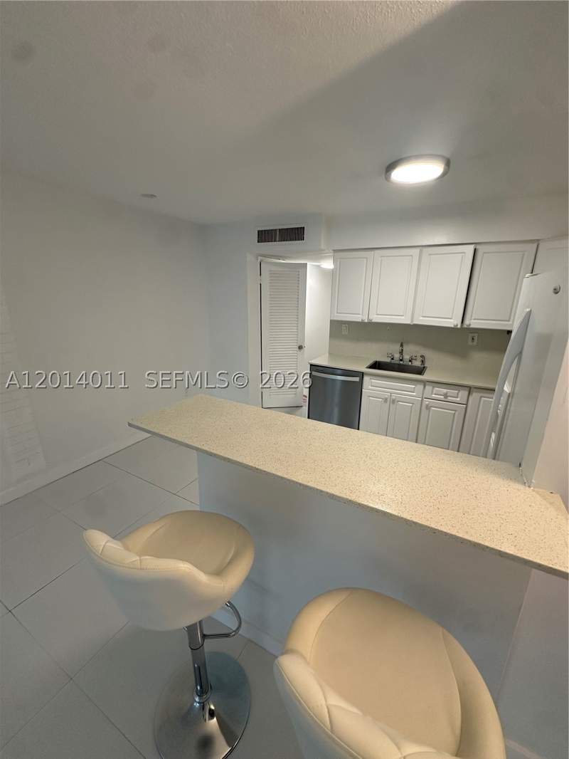 1 bedroom Condominium at 1120 102nd St 4, Golden Key Condo, The, Bay Harbor Islands — photo 3