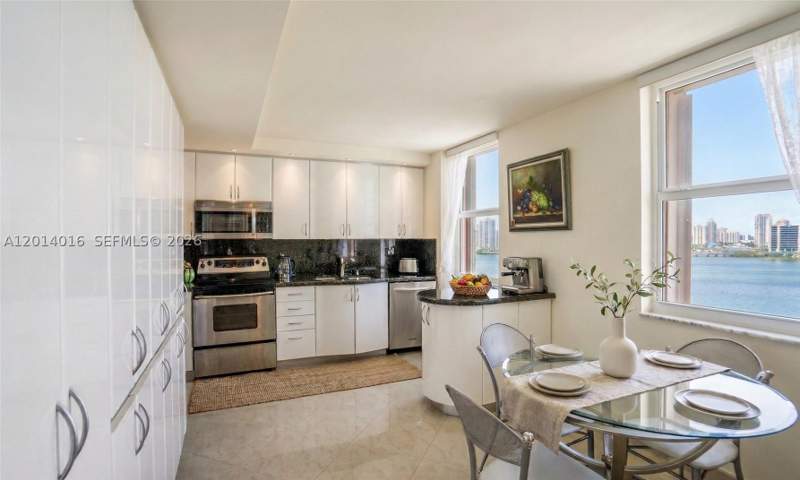 2 bedroom Condominium at 251 174th St 1517, Winston Towers 200, Sunny Isles Beach — photo 3