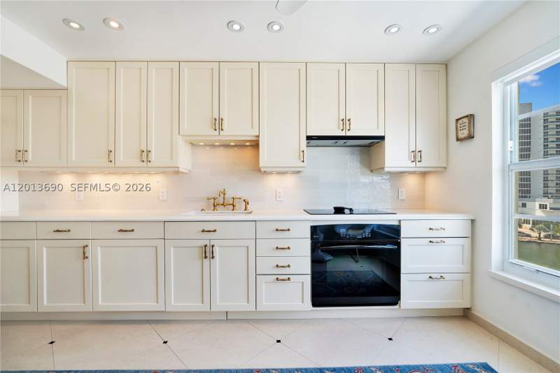 2 bedroom Condominium at 2455 Flamingo Dr 501, Ocean Lakeview Condo, Miami Beach — photo 4