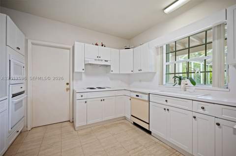 15705 SW 77th Ave, Palmetto Bay FL - photo 10 of 34