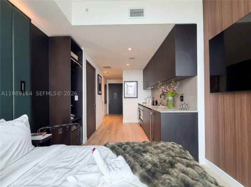 0 bedroom Condominium at 20 NE 11th St 4803A, Miami North, Miami — photo 3