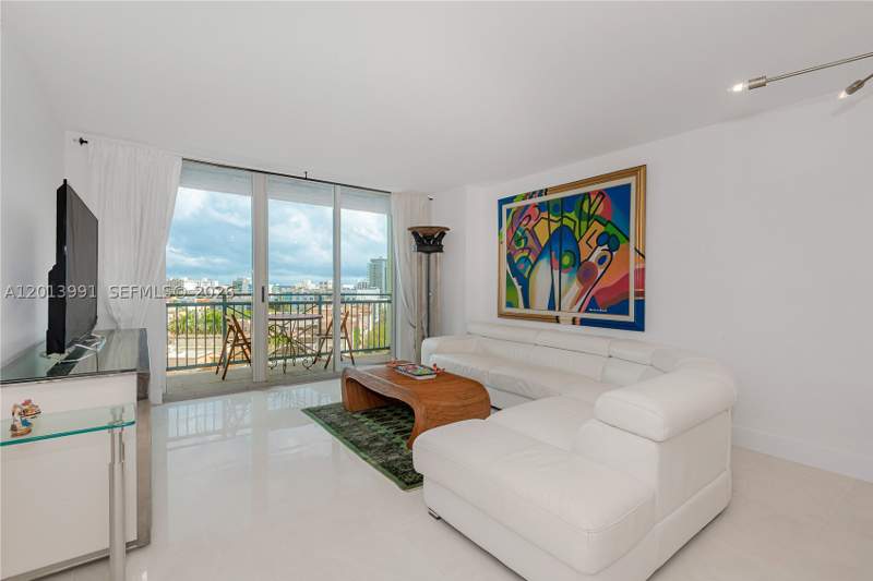 1 bedroom Condominium at 90 Alton Rd 1007, Yacht Club At Portofino, Miami Beach — photo 4