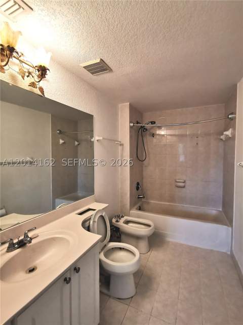 17350 NW 67th Ave 301, Hialeah FL - photo 15 of 17