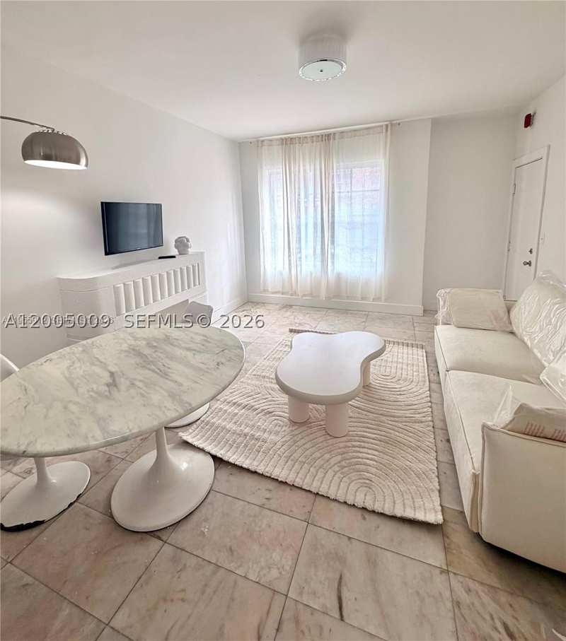 1 bedroom Condominium at 801 8th St 104, First On 8th Condo, Miami Beach — photo 1
