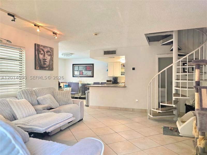 2 bedroom Townhouse at 2989 Bird Ave 1, Tigers Ten Condo, Miami — photo 2