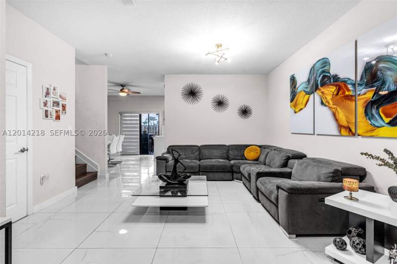 3 bedroom Townhouse at 23082 SW 127th Pl 0, D & B Subdivision, Miami — photo 2
