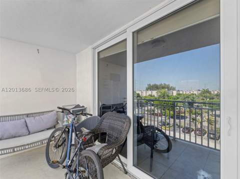 6950 Miami Gardens Dr 2-506, Hialeah FL - photo 13 of 31