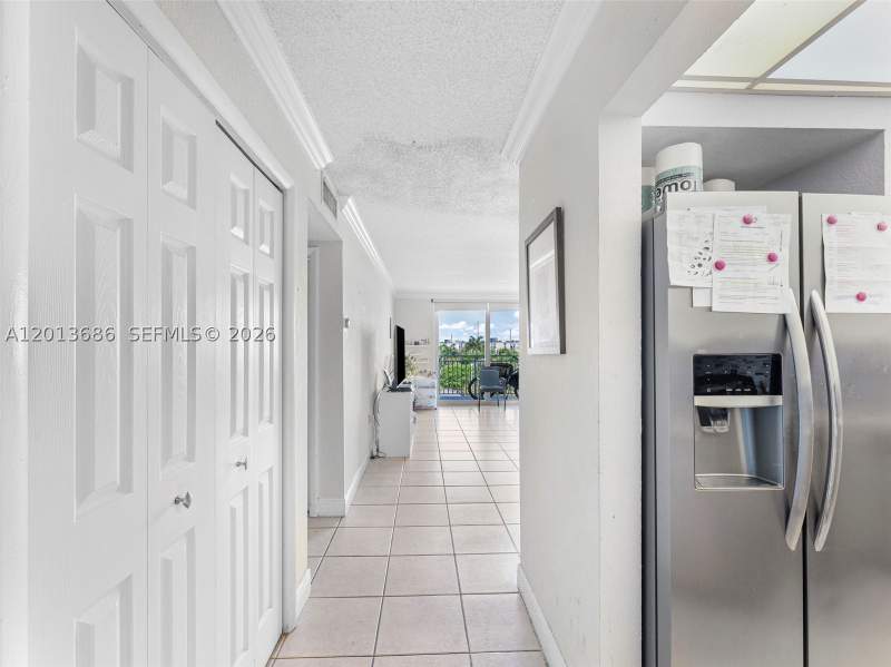 1 bedroom Condominium at 6950 Miami Gardens Dr 2-506, Coral Gate East Condo, Hialeah — photo 2
