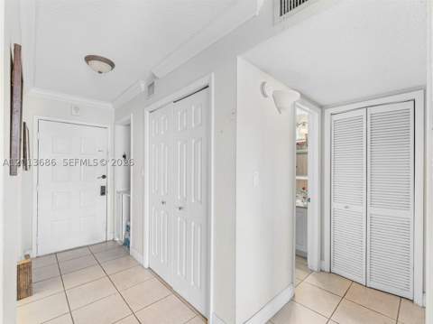 6950 Miami Gardens Dr 2-506, Hialeah FL - photo 6 of 31