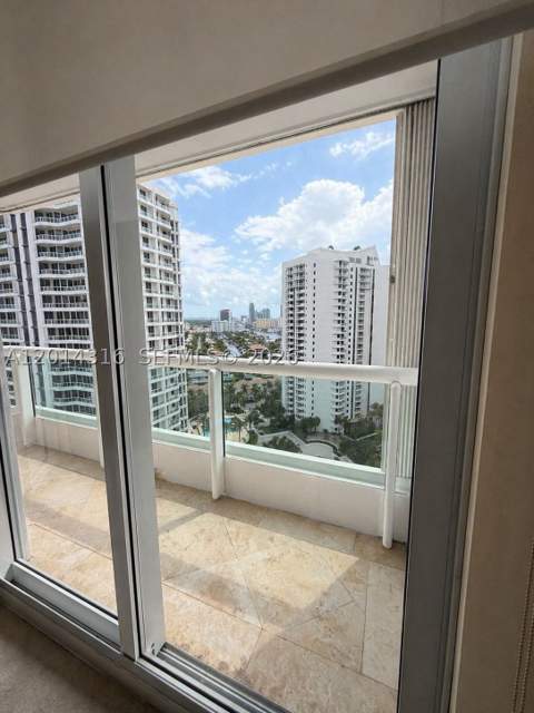 21055 Yacht Club Dr 2403, Aventura FL - photo 24 of 27