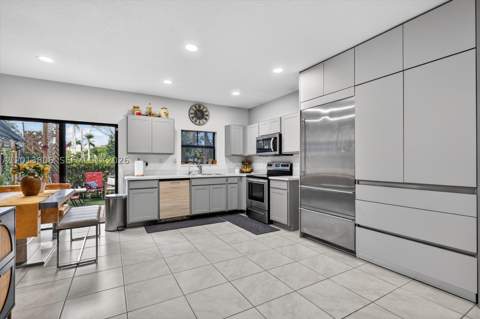 310 NE 1st Dr, Florida City FL - photo 10 of 51