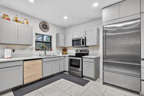 310 NE 1st Dr, Florida City FL - photo 11 of 51