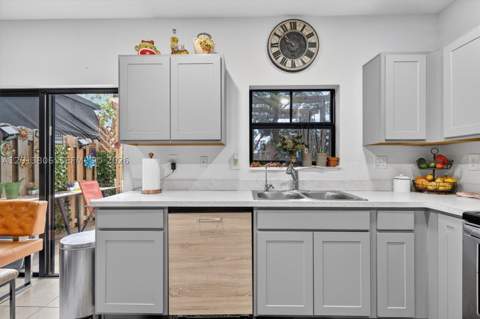 310 NE 1st Dr, Florida City FL - photo 13 of 51