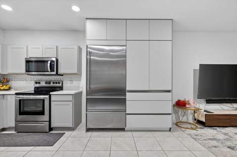 310 NE 1st Dr, Florida City FL - photo 9 of 51