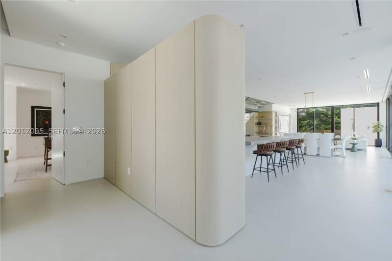 5 bedroom SingleFamilyResidence at 861 NE 91st Ter, Golden Gate Park Addn, Miami Shores — photo 4