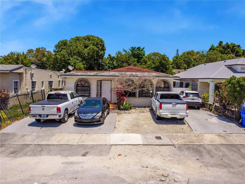 4 bedroom SingleFamilyResidence at 201 NW 25th Ave, Glenroyal Sub, Miami — photo 1