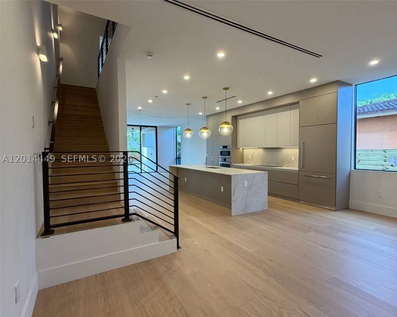 4 bedroom Townhouse at 1501 SW 21st St, Osceola Highlands, Miami — photo 3