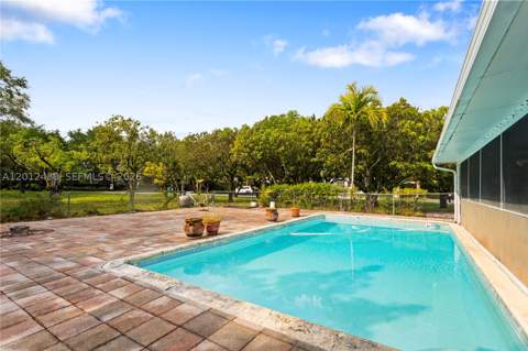10851 SW 68th Ave, Pinecrest FL - photo 6 of 6