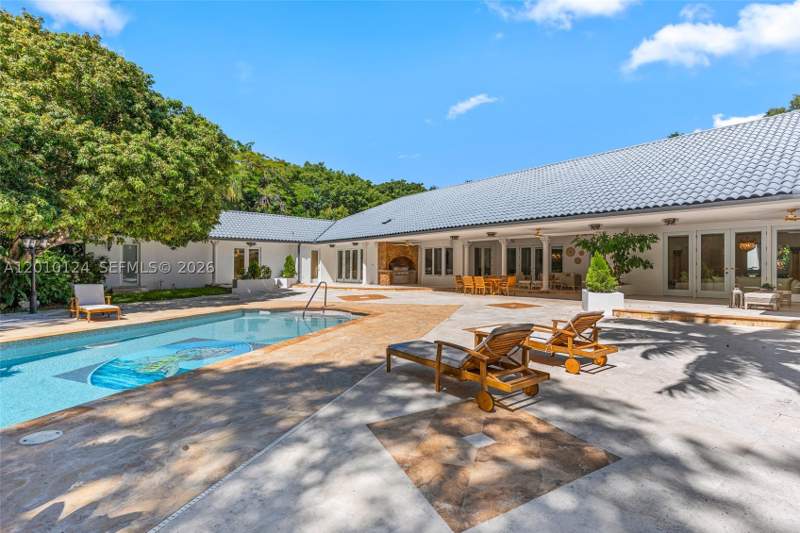 6 bedroom SingleFamilyResidence at 9400 Old Cutler Rd, Amd Pl Of Journeys End, Coral Gables — photo 3
