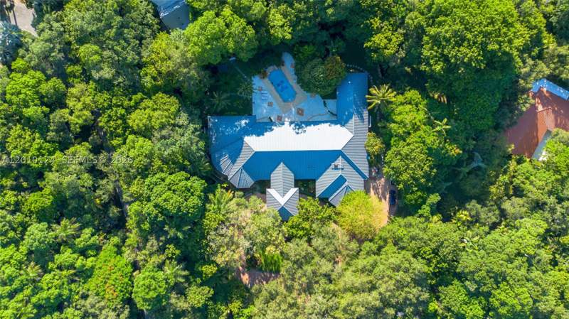 6 bedroom SingleFamilyResidence at 9400 Old Cutler Rd, Amd Pl Of Journeys End, Coral Gables — photo 5