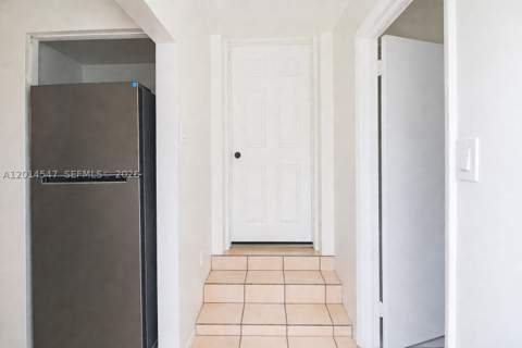 1631 NW 114th St, Miami FL - photo 6 of 16