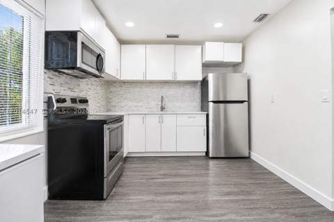 1631 NW 114th St, Miami FL - photo 7 of 16