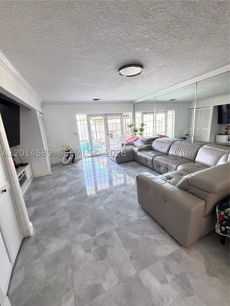 5 bedroom SingleFamilyResidence at 1314 W 77th St, Altavista Park Sec 1, Hialeah — photo 3