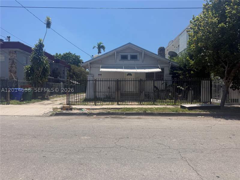 2 bedroom SingleFamilyResidence at 1236 NW 5th St, Lawrence Estate Land Co, Miami — photo 2