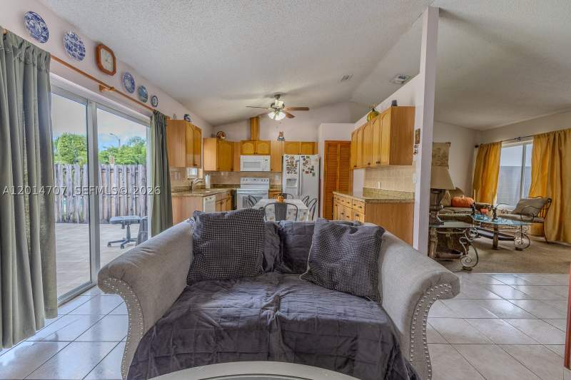4 bedroom SingleFamilyResidence at 14452 SW 115th St, California Hills, Miami — photo 5