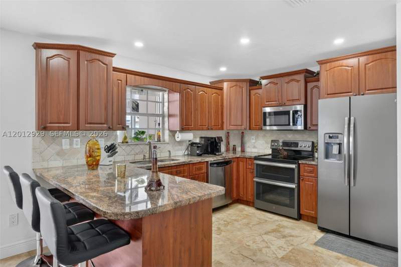 3 bedroom SingleFamilyResidence at 14661 SW 168th Ter, Southwind Point, Miami — photo 3