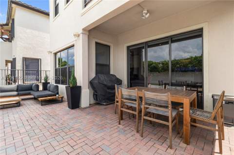 3261 W 99th Pl, Hialeah FL - photo 15 of 34