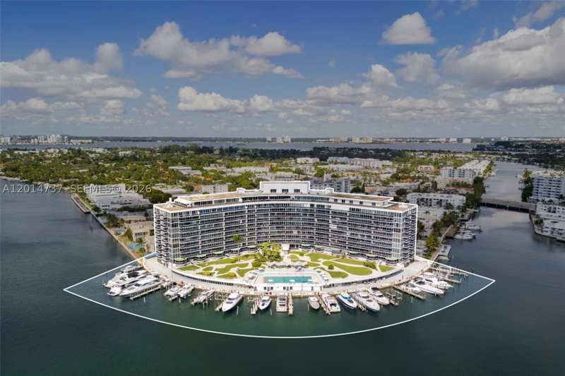 1 bedroom Condominium at 900 Bay Dr 1005 + Dock Ds14, King Cole Condo, Miami Beach — photo 1