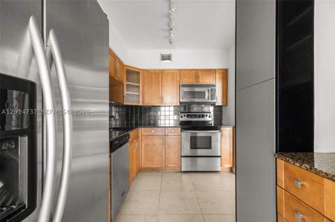 900 Bay Dr 1005 + Dock Ds14, Miami Beach FL - photo 14 of 39