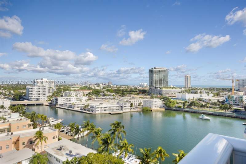 1 bedroom Condominium at 900 Bay Dr 1005 + Dock Ds14, King Cole Condo, Miami Beach — photo 2